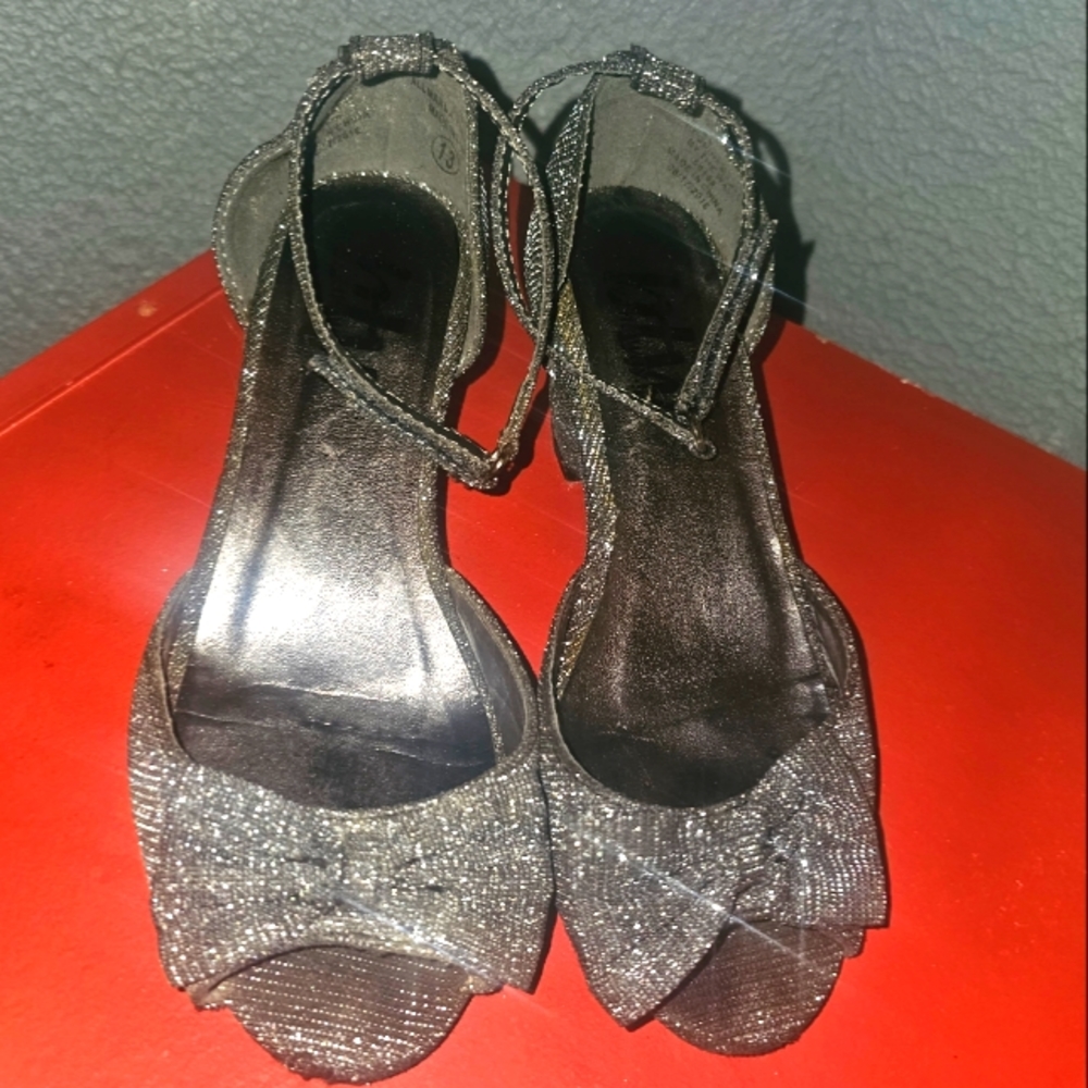 Little Girls Black and Silver Sparkle Heeled Dress Shoes
